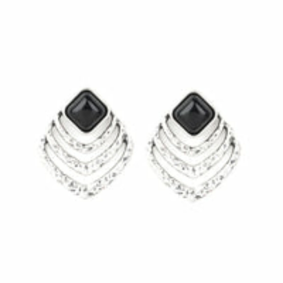 4/$10 Rebel Ripple Earring black - Picture 2 of 2